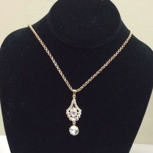 Costume Gold Tone tear drop style necklace.